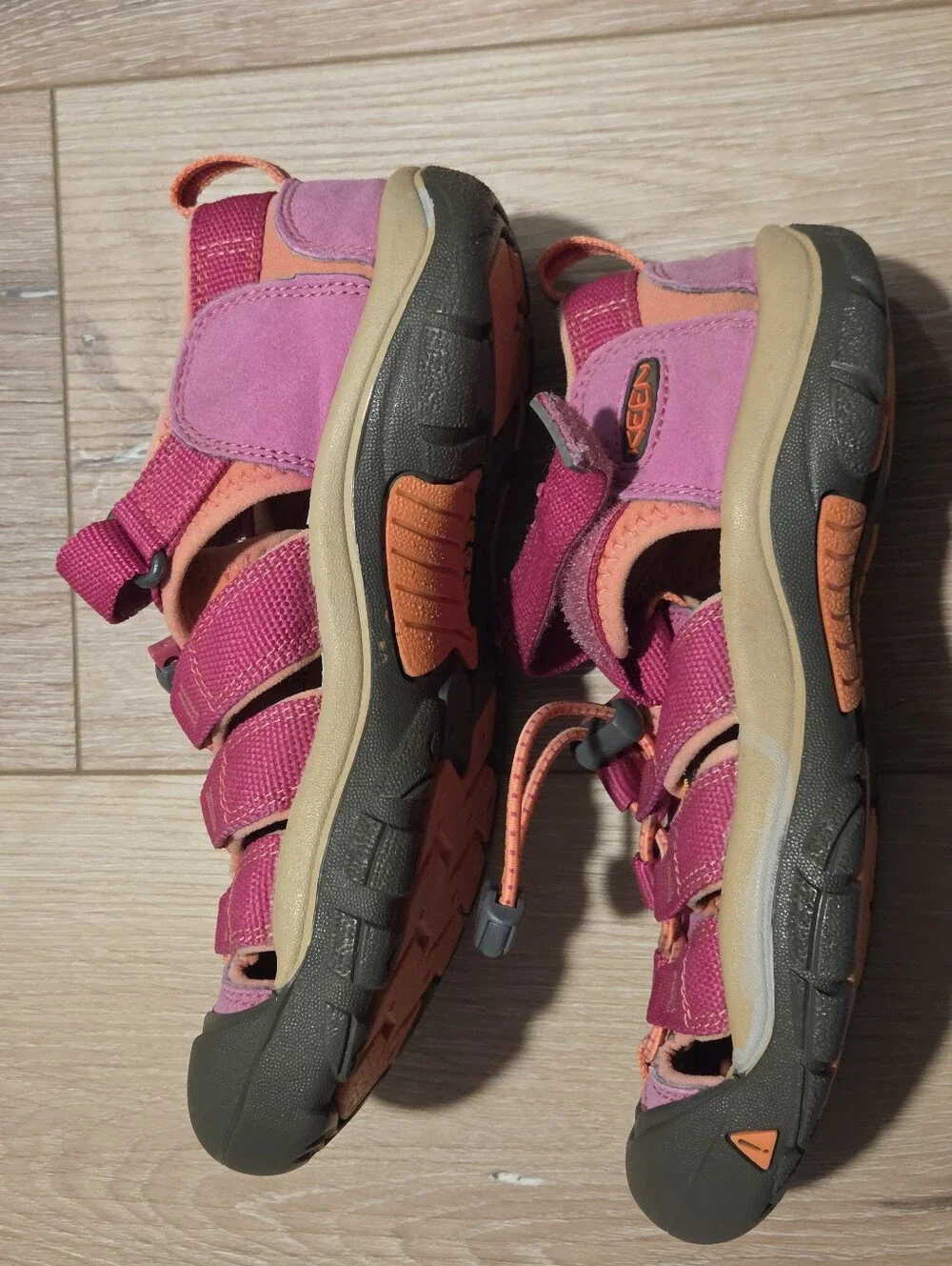 Girls Size 2 KEEN Sandals - Picture 3 of 5